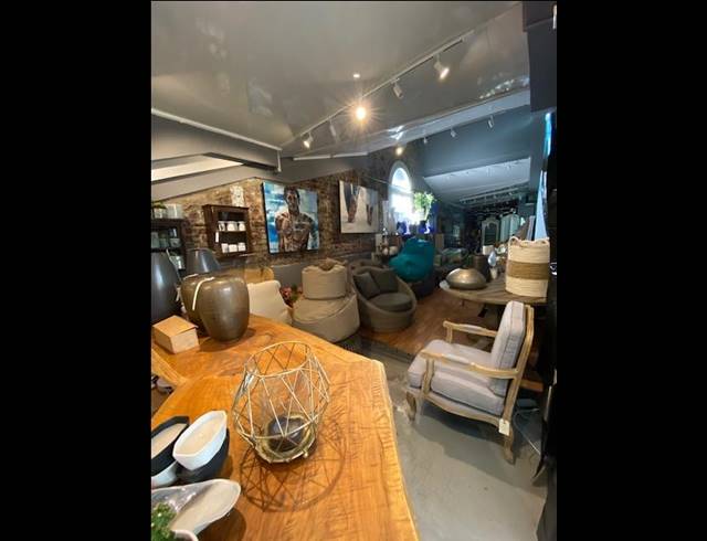 61M² RETAIL TO LET IN DE WATERKANT